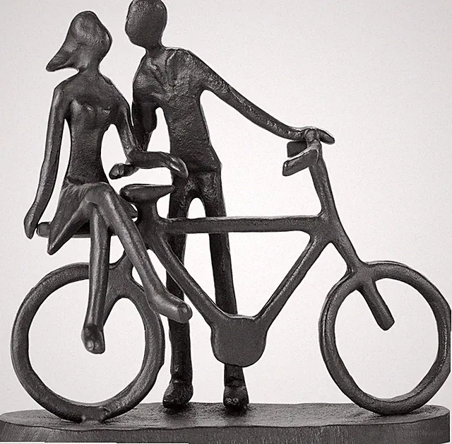 Bicycle Couple Statue - Metal Sculpture Decoration to Commemorate Marriage