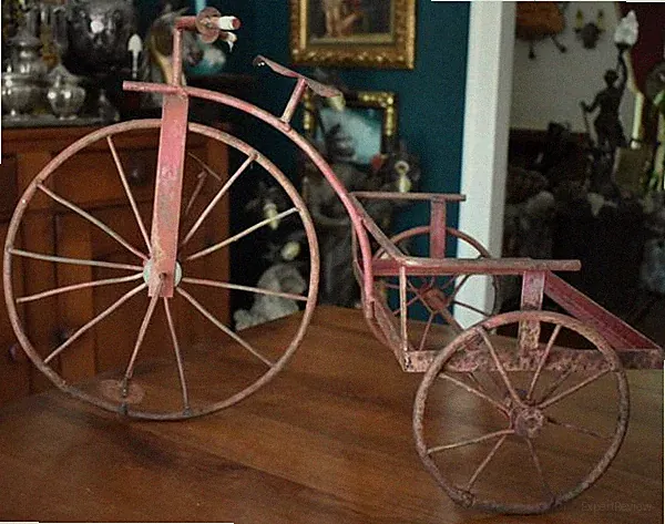 FABULOUS OLD RED IRON BICYCLE THEMED GARDEN PLANTER BOX HOLDER