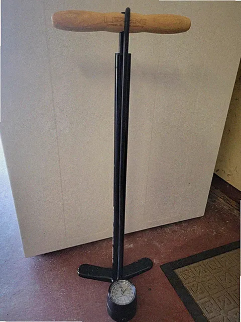 LEZYNE Steel HV Floor Drive Black High Volume Bicycle Floor Pump 200psi